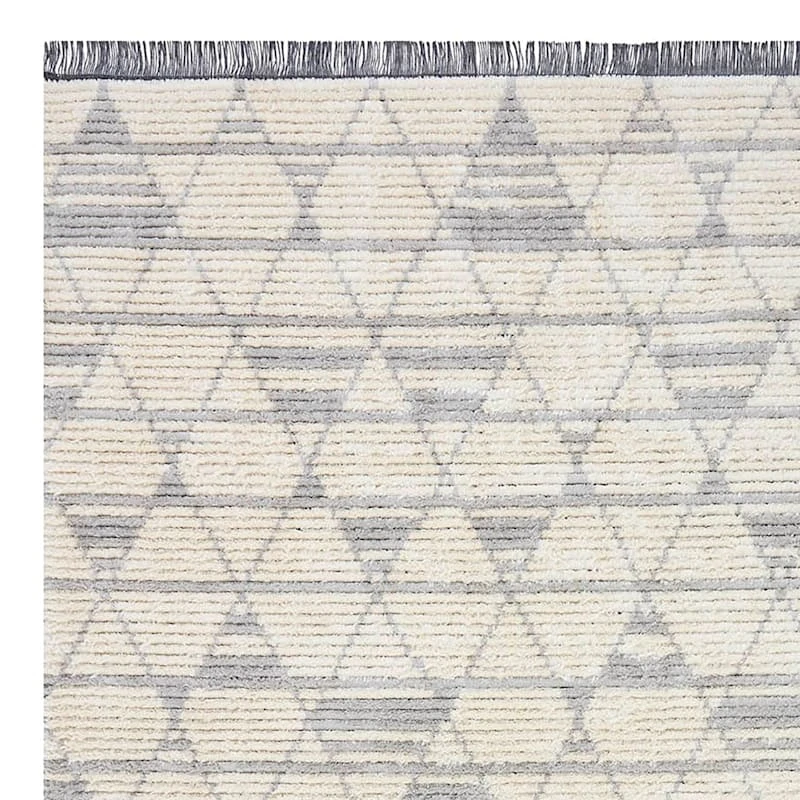 (C185) Tracey Boyd Elizabeth Grey Diamond Design Area Rug, 5x7 2 (C185) Tracey Boyd Elizabeth Grey Diamond Design Area Rug, 5x7 - Image 2