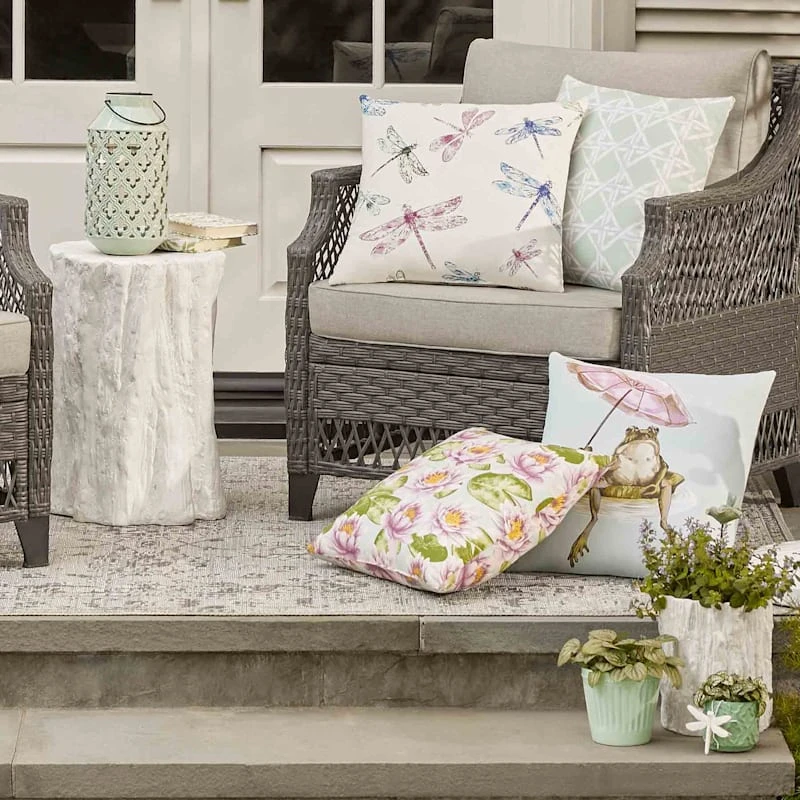 (E328) Grace Mitchell Mikayla Grey Medallion Indoor & Outdoor Area Rug, 5x8 2 (E328) Grace Mitchell Mikayla Grey Medallion Indoor & Outdoor Area Rug, 5x8 - Image 2